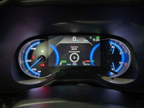 Used 2025 Toyota RAV4 XLE image 17