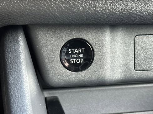 Used 2025 Nissan Rogue SV image 21