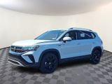 Used 2022 Volkswagen Taos SE w/ Panoramic Sunroof Package image 3