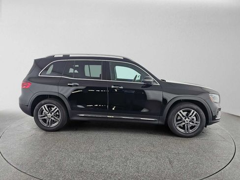 Used 2026 Mercedes-Benz GLB 250 image 2