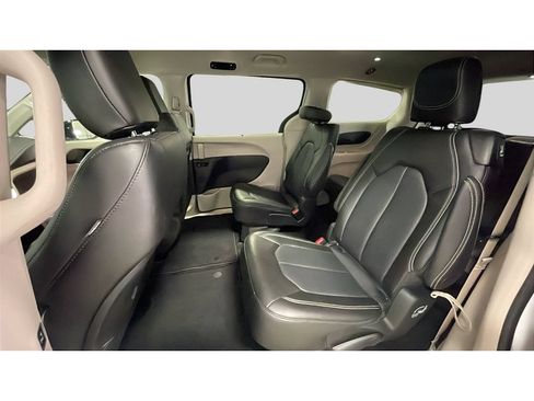 Used 2024 Chrysler Pacifica Touring-L w/ Road Tripper Package FWD image 15