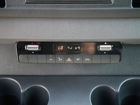 Used 2025 Mercedes-Benz Sprinter 2500 image 19