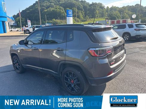 Used 2024 Jeep Compass Latitude w/ Sun and Sound Group AWD/4WD image 5