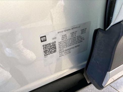 Used 2023 Chevrolet Bolt EUV Premier FWD image 35