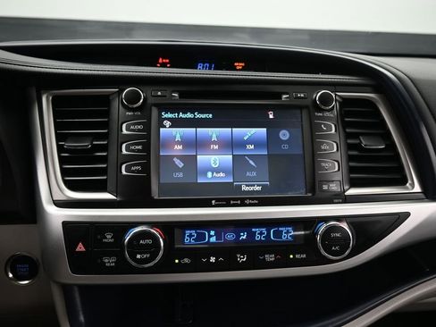 Certified 2018 Toyota Highlander XLE image 11