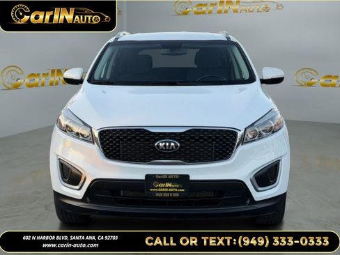 Used 2017 Kia Sorento LX w/ LX V6 Convenience Package image 2