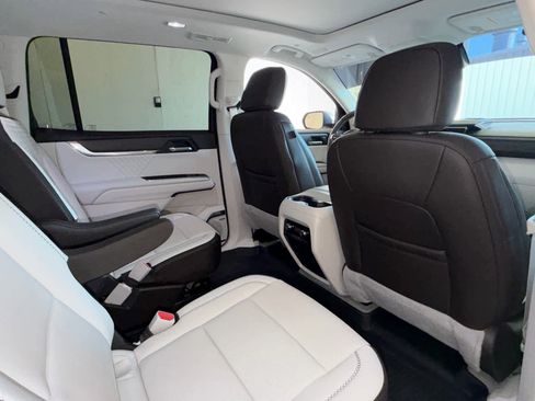 Used 2024 GMC Acadia Denali w/ Super Cruise Package image 35