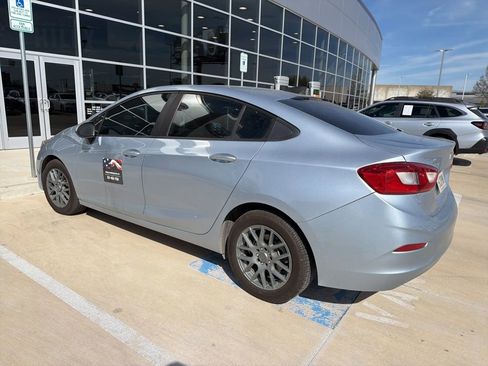 Used 2018 Chevrolet Cruze LS image 4