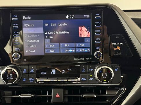 Used 2021 Toyota Highlander XLE AWD/4WD image 22