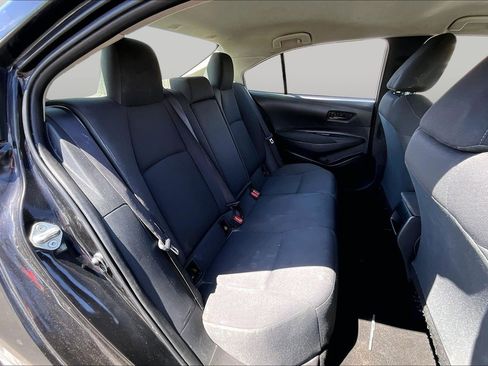 Used 2022 Toyota Corolla LE image 18