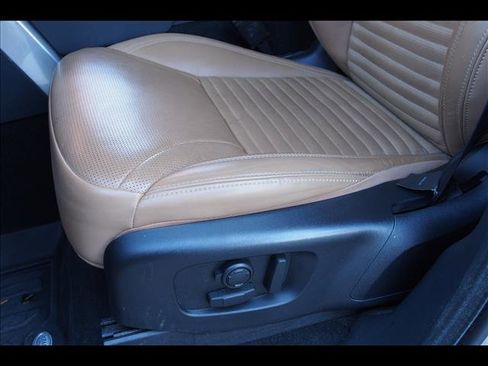 Used 2023 Land Rover Discovery HSE R-Dynamic image 18