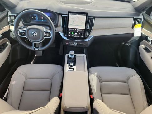 Certified 2025 Volvo XC90 B5 Core w/ Protection Package Premier image 11