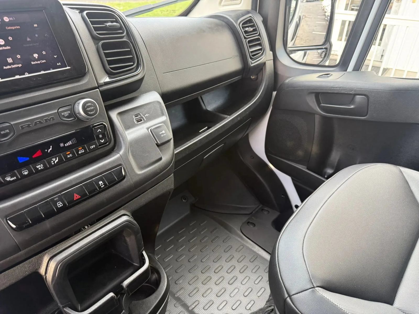 Used 2025 RAM ProMaster 2500 w/ Convenience Group FWD image 26