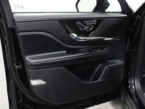 Used 2022 Lincoln Corsair Reserve w/ Elements Package image 11