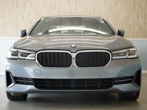 Used 2021 BMW 530i w/ Premium Package RWD image 3