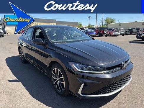 Used 2025 Volkswagen Jetta SE image 1