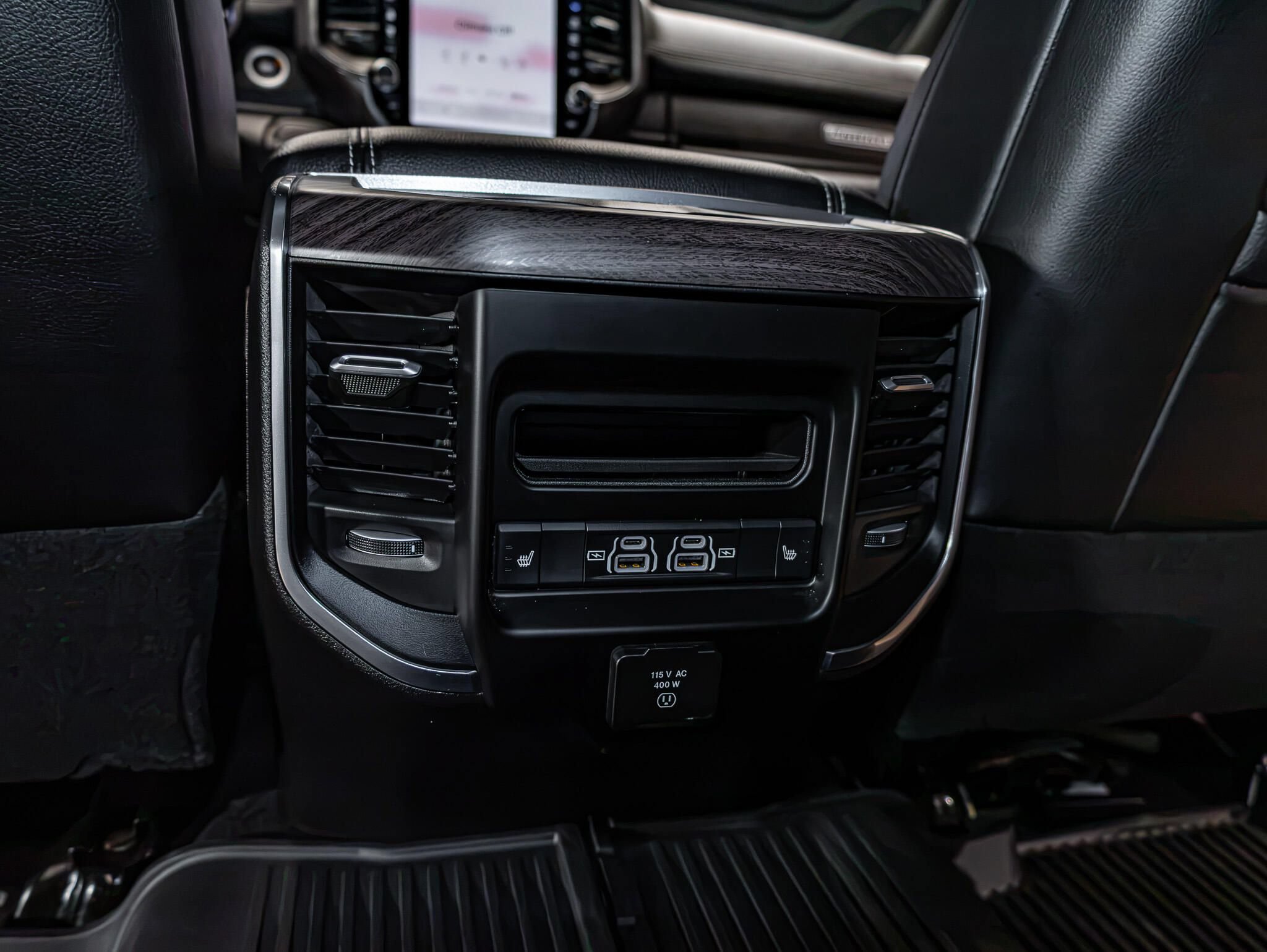 Used 2025 RAM 2500 Laramie AWD/4WD image 27