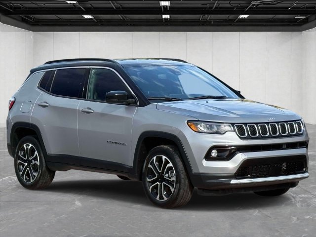 Used 2023 Jeep Compass Limited AWD/4WD image 4