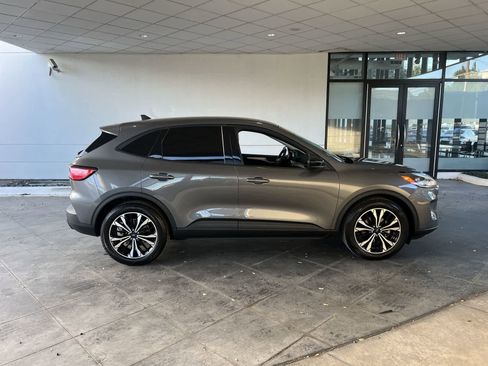 Used 2022 Ford Escape SE w/ SE Sport Appearance Package image 30