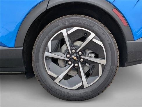 New 2026 Chevrolet Equinox EV LT image 18