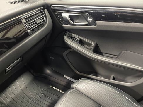 Used 2024 Porsche Macan S AWD/4WD image 27