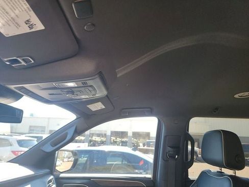 Used 2023 Chevrolet Suburban Premier image 18