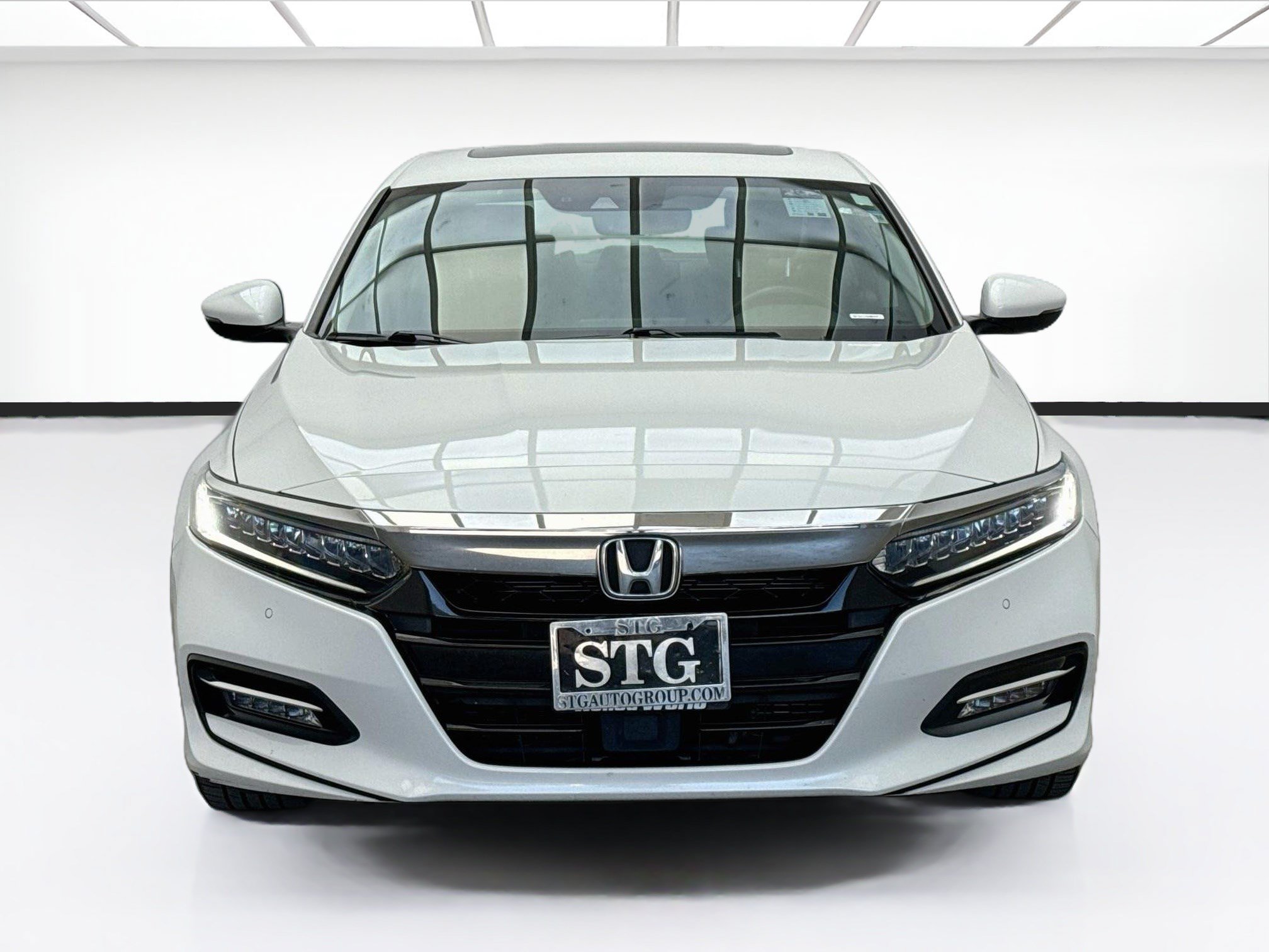 Used 2019 Honda Accord Touring image 2