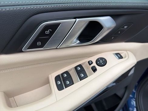 Used 2022 BMW X5 xDrive40i w/ M Sport Package image 12