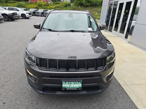 Used 2018 Jeep Compass Latitude w/ Popular Equipment Group AWD/4WD image 2