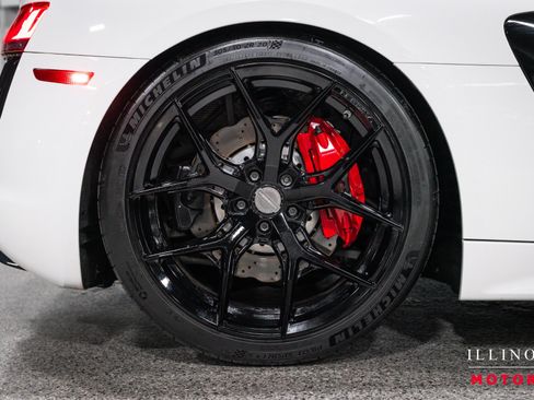 Used 2018 Audi R8 V10 w/ Premium Package RWD image 11