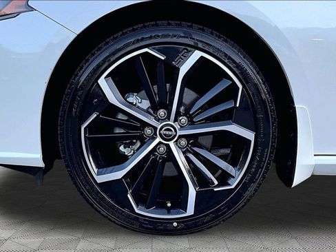 Used 2024 Nissan Altima 2.5 SR w/ SR Premium Package FWD image 25