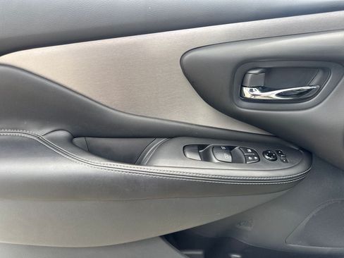 Used 2023 Nissan Murano SV w/ SV Midnight Edition Package FWD image 15