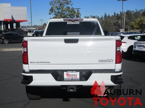 Used 2021 Chevrolet Silverado 2500 High Country w/ Z71 Off-Road Package image 9