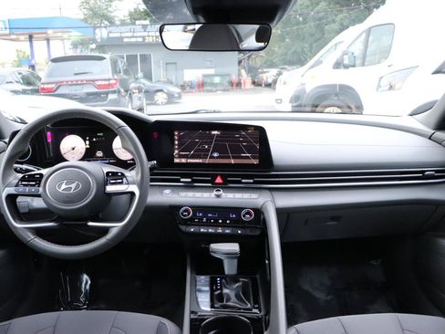 Used 2025 Hyundai Elantra SEL FWD image 15