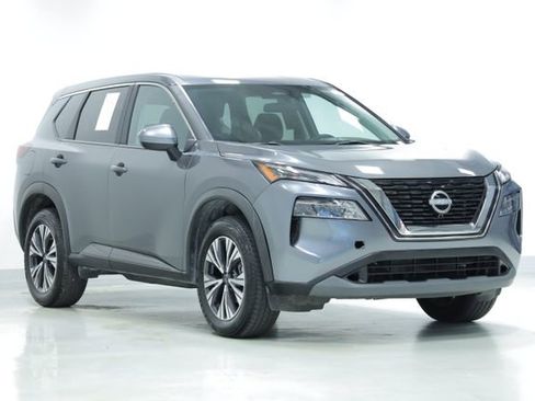 Used 2023 Nissan Rogue SV image 3