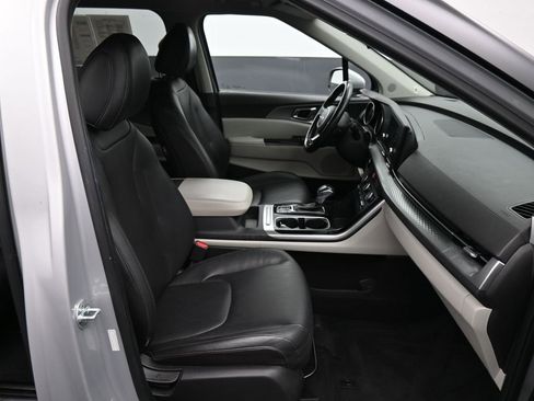 Certified 2023 Kia Carnival LX image 26