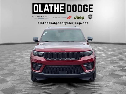 Used 2023 Jeep Grand Cherokee Altitude AWD/4WD image 30