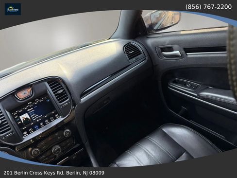 Used 2019 Chrysler 300 S image 28