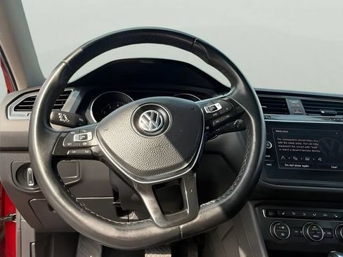 Used 2019 Volkswagen Tiguan SE w/ Panoramic Sunroof Package AWD/4WD image 14
