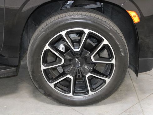 Used 2024 Chevrolet Suburban RST RWD image 15