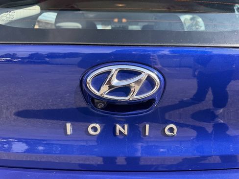 Used 2020 Hyundai Ioniq SE FWD image 17