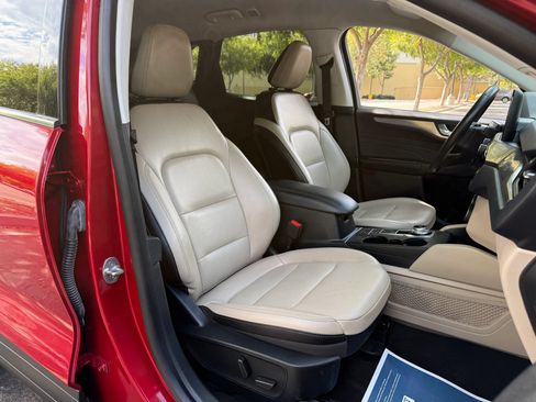 Used 2021 Ford Escape Titanium FWD image 25