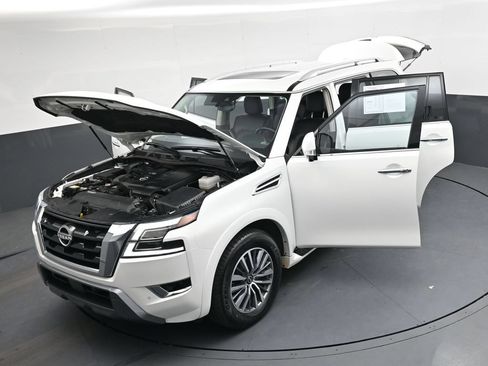 Used 2024 Nissan Armada SL w/ Captain's Chairs Package RWD image 49