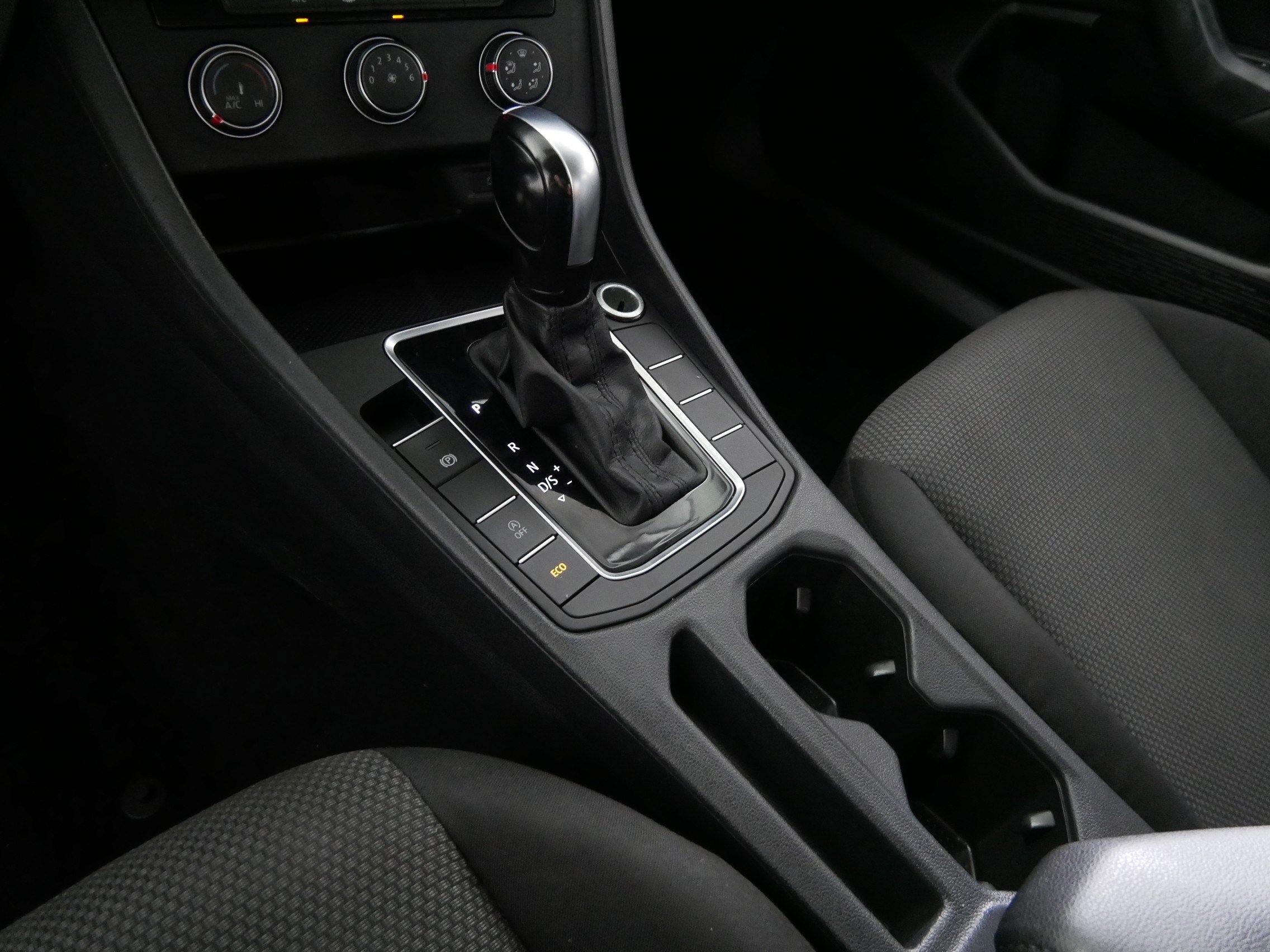 Used 2020 Volkswagen Jetta SE FWD image 24