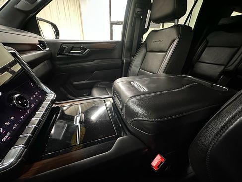 Used 2025 GMC Yukon Denali AWD/4WD image 39