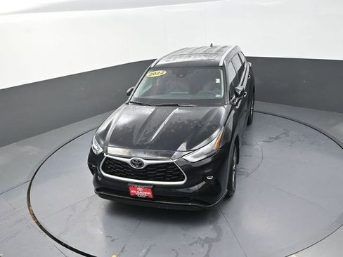 Used 2022 Toyota Highlander XLE image 25