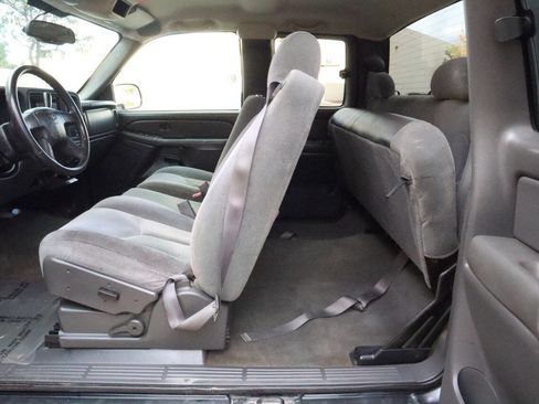 Used 2004 Chevrolet Silverado 2500 LS w/ Skid Plate Package image 4