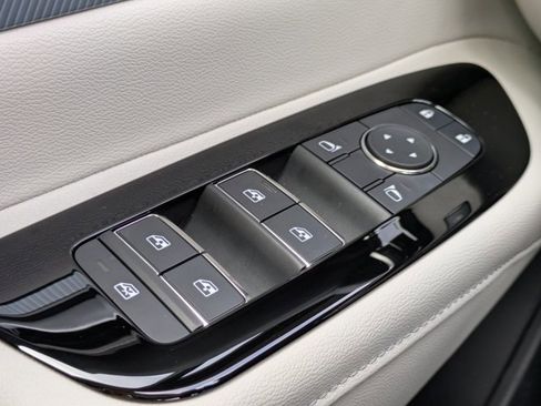 Certified 2025 Nissan Murano SL image 28