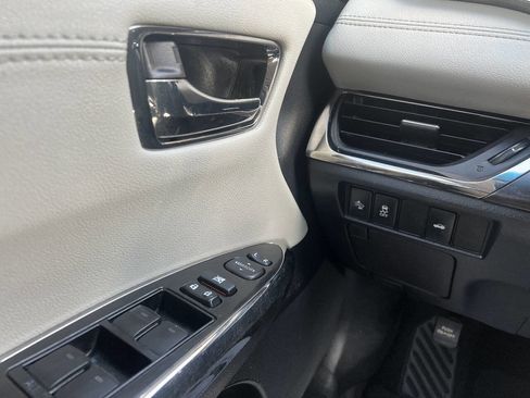 Used 2018 Toyota Avalon XLE image 17