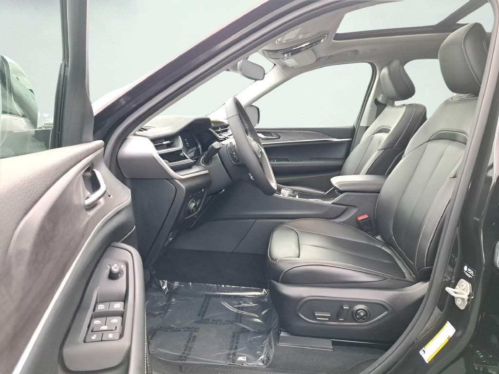 New 2023 Jeep Grand Cherokee 4WD 4xe image 10